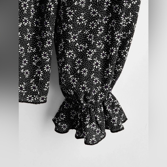 SHEIN Floral V-Neck Peplum Blouse - Picture 3 of 5